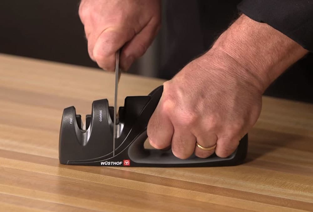 How-To-Use-a-handheld-Knife-Sharpener how to use a handheld knife sharpener